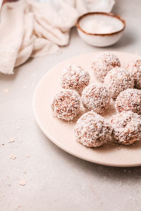 Iron Rich Snacks, Coconut Energy Balls, Prune Recipes, Vitamin C Foods, Increase Iron, Easy Healthy Snack, Kidney Friendly Diet, Rich Recipes, Bite Size Snacks