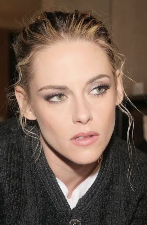 Sunken Cheeks, Kristin Stewart, Fall From Grace, Edgy Makeup, I Have A Crush, Kristen Stewart, Robert Pattinson, Having A Crush, Beauty Make Up