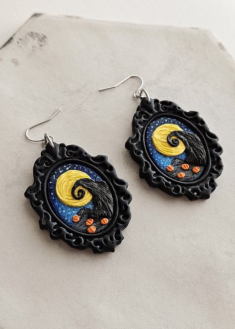 Nightmare Before Christmas Polymer Clay Earrings, Polymer Clay Frame Ideas, Halloween Clay Jewelry, Polymer Clay Crafts Halloween, Polymer Clay Halloween Earrings Diy, Polymer Clay Halloween Earrings, Gothic Polymer Clay, Black Vintage Frame, Vintage Christmas Earrings