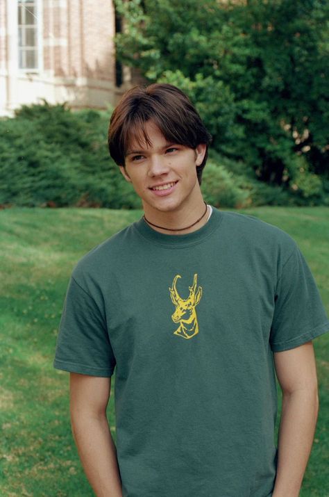 Dean Forester Wallpaper, Jared Padalecki 90s, Dean Gilmore, Gilmore Girls Dean, Gilmore Guys, Dean Forester, Gilmore Girls Outfits, Jared Padalecki Supernatural, Gilmore Girls Fan