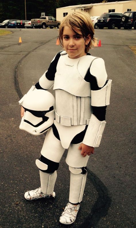 DIY Stormtrooper Star Wars Costume | Your Costume Idea for Halloween, Mardi Gras and Carnival Storm Trooper Costume Kids, Storm Trooper Halloween Costume, Stormtrooper Costume, Storm Trooper Costume, Cheap Halloween Costumes, Star Wars Halloween, Star Wars Diy, Diy Kostüm, Star Wars Costumes