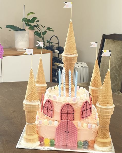 Princess Birthday Breakfast, Princess Cake Castle, Princess Cake Homemade, Castle Princess Cake, How To Make A Princess Cake, Princess Cake Aesthetic, Simple Castle Cake, Disney Princess Sheet Cake, Diy Princess Cake