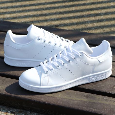 White Leather Sneakers Men, All White Shoes, White Shoes Outfit, Adidas White Shoes, Best White Sneakers, All White Sneakers, Adidas White Sneakers, White Shoes Men, White Sneakers Men