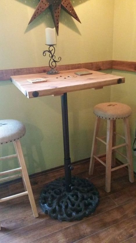 Industrial Ideas, Diy Daybed, Industrial Diy, Cool Pipes, Pub Tables, Pipe Table, Diy Patio Decor, Table Industrial, Mini Houses