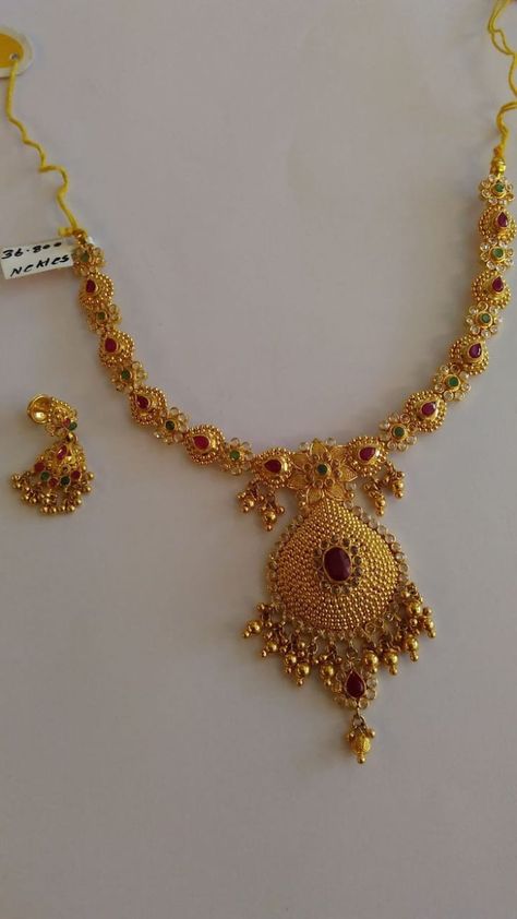 Popular Fashion Designers Gold Necklace Bridal Jewellery Design Neklesh Jewellery Gold, Neklesh Design Gold, Necleses Necklaces Gold, Neklesh Jewellery, Neklesh Design, Neklesh Gold Jewelry Simple, 20 Gms Gold Necklace Indian, New Necklace Designs Gold, 20gms Gold Necklace Designs