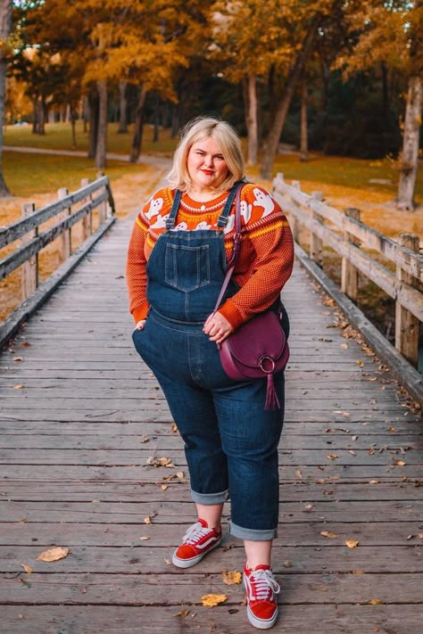 Plus Size Overalls Outfit Fall, Overalls On Curvy, Fall Overall Outfits Plus Size, Plus Size Fall Streetwear, Baggy Overalls Plus Size, Styling Overalls Plus Size, Fall Style Plus Size, Plus Size Pumpkin Patch Outfit, Overalls Midsize