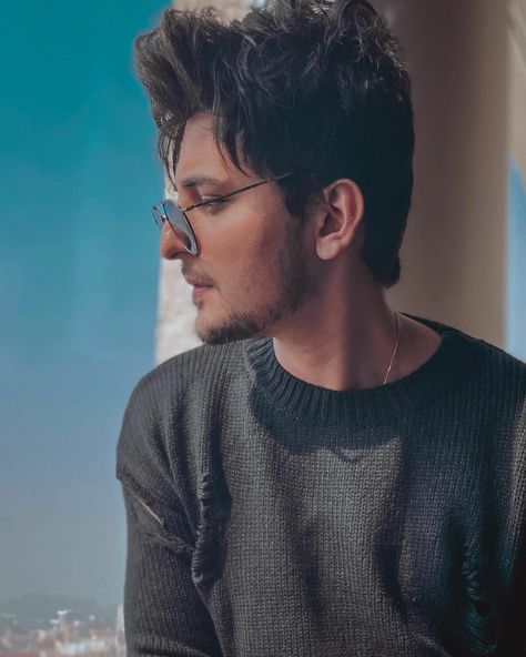 Indie Singers, Men Fashion Photoshoot, Dr World, Exam Quotes Funny, Snap Streak Ideas Easy, Dear Crush, Darshan Raval, Portrait Photography Men, Crush Pics