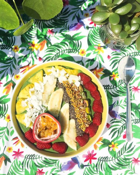 BOWL & SOUL | Vegan Recipes on Instagram: “Tropical Green Guava Bowl 🌴�💛🍍 Sunny day - happy mood! ☀️ Brighten up your day with a creamy bowl of green smoothie made with banana 🍌…” Happy Mood, Tropical Green, Green Bowl, Green Smoothie, Sunny Day, Sunny Days, Healthy Food, Smoothie, Vegan Recipes