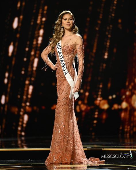 Dayana Mendoza, Beauty Pageant Dresses, Miss Universe, Beauty Pageant, Queen Bees, Nicaragua, How To Look Better, Universe, Blonde