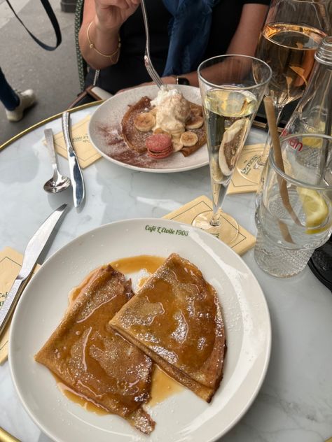 Paris Restaurant Aesthetic Food, French Crepes Aesthetic, Breakfast Champagne, Champagne Paris, Paris Crepes, Paris Street Food, Crepe Cafe, Uk Girl, French Trip