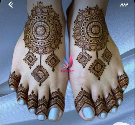 Bridal Mehndi For Foot, Leg Mahanadi Design, Bridal Leg Mehendi Designs Simple, Mehendi On Foot, Bridal Feet Mehndi Designs, Mehndi Leg, Leg Mehndi Design, Leg Mehendi, Feet Mehendi