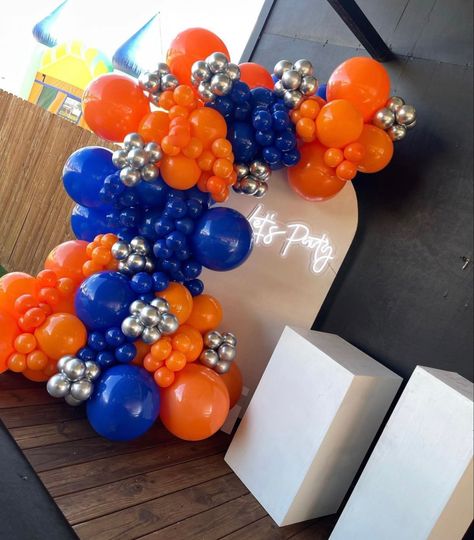 Red Blue Orange Balloon Garland, Blue And Orange Balloon Decor, Blue Orange Silver Party Decorations, Blue And Orange Backdrop, Orange And Blue Birthday Decor, Graduation Party Ideas Blue And Orange, Orange And Blue Balloons, Blue And Orange Graduation Party Ideas, Graduation Balloon Decor