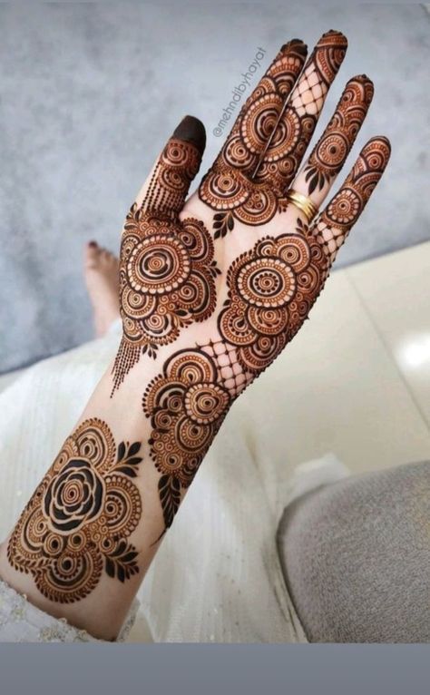 Frant Mehandi Designs, Modern Mehndi Designs Minimal Front Hand, Mehndi Designs Fingers, Henna Motive, Minimal Henna, Latest Mehndi Designs Wedding, Finger Mehendi, Aesthetic Mehndi, Eid 2024