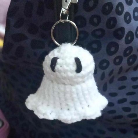 This lil ghostie keychain pattern by @creativecathcarts is out now!! you'll definitely want to snatch it up, it works up so quick and is ADORABLE for spooky season🧡🖤 I adored testing this pattern👻 . . . #crochetersoftheworld #crochetersofinstagram #crochet #ghost #halloween #spooky #fiberartistsofinstagram #fiberartist #crochetpatterntester #crochetaccessories Crochet Ghost, Keychain Pattern, Ghost Halloween, Halloween Spooky, Crochet Accessories, Spooky Season, Ghost, It Works, Crochet Patterns