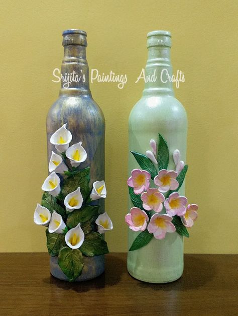 Bottle decorated with hand crafted clay flowers Clay Bottle Art Ideas Easy, Bottle Decoupage, Beer Bottle Art, Beer Bottle Crafts, Bottles Craft, Clay Bottle, Vintage Wine Glass, Pots Diy, Painted Glass Bottles