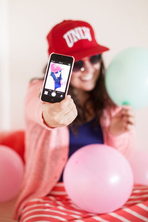 Selfie hot potato - fun party game for YM/YW. Pass around the phone, have everyone take a selfie. When the music stops, whoever has the phone has to POST the selfie. Awesome. Hot Potato Game, Summer Party Hacks, Hot Potato, Instagram Party, Take A Selfie, Party Hacks, Party Headband, Fun Party Games, Group Games