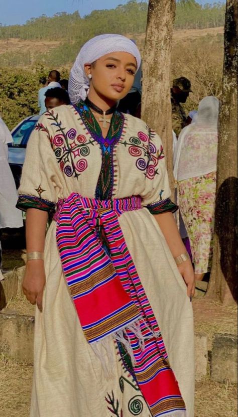 Ethnic Aesthetic, Amhara Culture, Ethiopian Women, Ethiopian Dress, Traditional African Clothing, Street Style Aesthetic, Culture Day, Unique Faces, Traditional Clothes