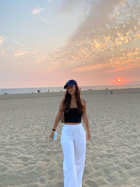 Venice Beach Outfit, California Vacation Outfits, Beach Dinner Outfit, Vacation Dinner Outfit, Food Beach, Aesthetic Dinner, Holiday Outfits Summer, Outfits For Mexico, Tiktok Aesthetic