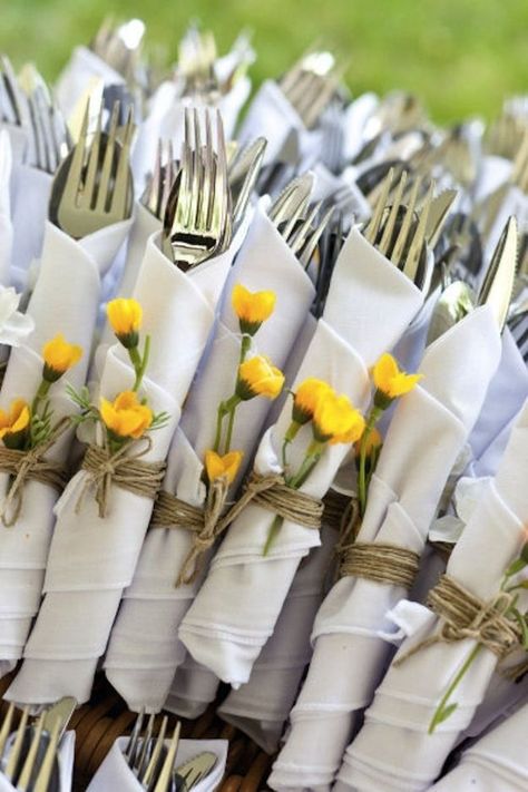 Love the personal detail to these utensils. Can be done waaay in advance if you use paper flowers or some other garnish! Hiasan Perkahwinan, Fest Temaer, Deco Champetre, Garden Parties, Yellow Wedding, Deco Table, Rehearsal Dinners, Backyard Wedding, Decoration Table