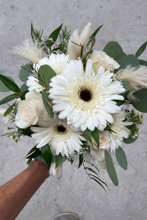 Wedding Bouquets Gerbera, Gerbera Daisy Bouquet Wedding, Brioche Ideas, Gerbera Wedding Bouquet, Daisy Bouquet Wedding, Gerbera Wedding, Gerbera Daisy Bouquet, Gerbera Bouquet, Eucalyptus Wedding Bouquet