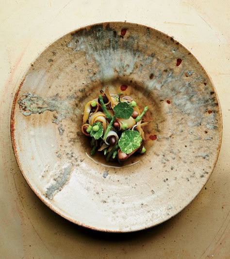 Why Restaurants are Ditching White China for Hand-Made Ceramics Fine Dining Recipes, Molecular Gastronomy, Keramik Design, White China, Ceramic Tableware, Pottery Plates, Food Presentation, Food Plating, Beautiful Food