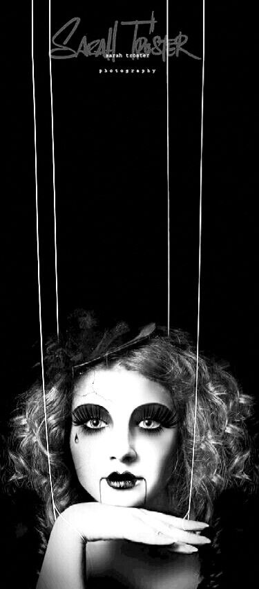 ´ Puppet Makeup, Black And White Composition, Circus Photography, Circus Makeup, Puppet Costume, Dark Circus, Puppet Master, Broken Doll, Halloween Photography