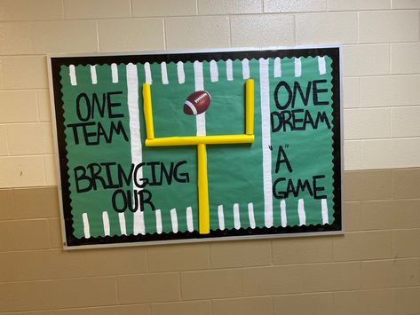 Football Field Bulletin Board, Football Themed Bulletin Boards, Football Back To School Bulletin Board, Sports Themed Bulletin Boards, Sports Bulletin Board Ideas Hallways, Football Bulletin Board Ideas Schools, Sports Theme Classroom Bulletin Board, Football Classroom Theme, Football Door Decorations Classroom