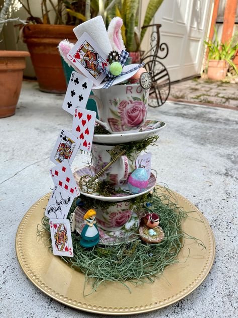 Tea Party Centerpiece Ideas, Party Centerpiece Ideas, Tea Party Centerpieces, Tea Cup Centerpieces, Wonderland Sweet 16, Alice In Wonderland Garden, Alice In Wonderland Crafts, Alice In Wonderland Mad Hatter, Wonderland Mad Hatter