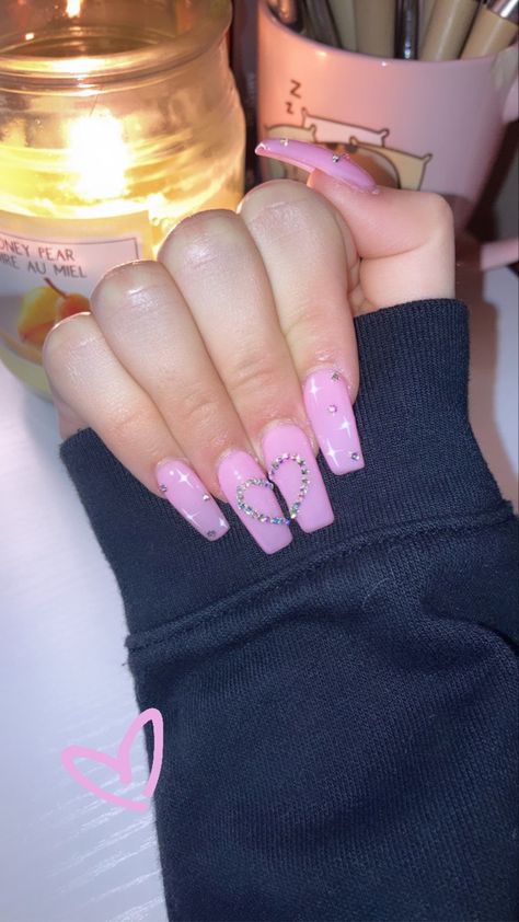 Light Pink Nail Ideas With Design, Pink Nails With Jewels, Nails With Rhinestone Heart, Pink Nails With Stones, Pink Nails With Diamonds Rhinestones, Pink Nails Diamonds, Pink Nails W Rhinestones, Pink Nail Rhinestones, Light Pink Nails With Rhinestones