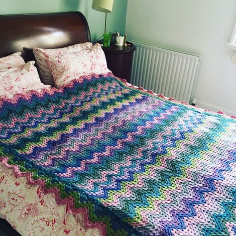 Knitting Projects Blanket, Ripple Stitch, King Size Blanket, Crochet Crowd, Crochet Afghan Patterns Free, Crochet Afgans, Queen Blanket, Knit Ideas, Make Blanket