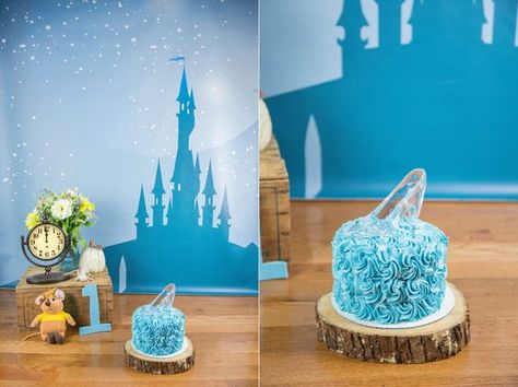 Cinderella Photoshoot, Cinderella Birthday Theme, Cinderella Party Theme, Cake Smash First Birthday, Cake Smash Theme, Baby Birthday Photoshoot, Girl Parties, Cinderella Theme, Cinderella Birthday Party