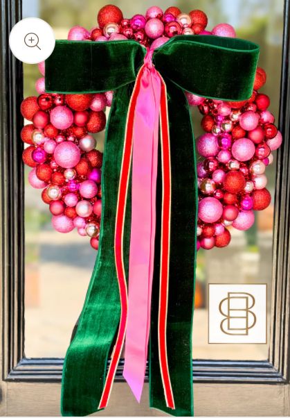 Colorful Christmas Front Porch, Outdoor Pink Christmas Decor, Layered Bows For Wreaths, Outside House Christmas Decor, Pink And Red Christmas Aesthetic, Pink Green And Red Christmas, Diy Wreaths For Front Door Christmas, Pink Red Green Christmas, Christmas Diy Outdoor