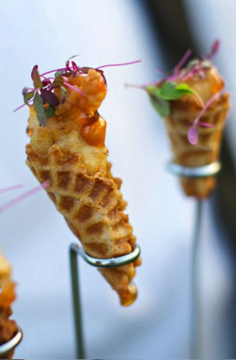 Chicken and waffles - wedding finger foods. Cocktail hour... Do this vege style!! That Would be amazing! Put some SAMs chicken in that joint! Wedding Finger Foods, Winter Appetizers, Fingerfood Baby, Wedding Appetizers, Wedding Finger, Reception Food, Wedding Reception Food, Waffle Cones, Think Food