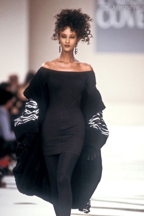 Fall/Winter 1988 Iman Abdulmajid, Iman Model, 90s High Fashion, Supermodel Iman, Fall Winter Looks, Black Supermodels, Hollywood Girls, Runway Fashion Couture, Original Supermodels