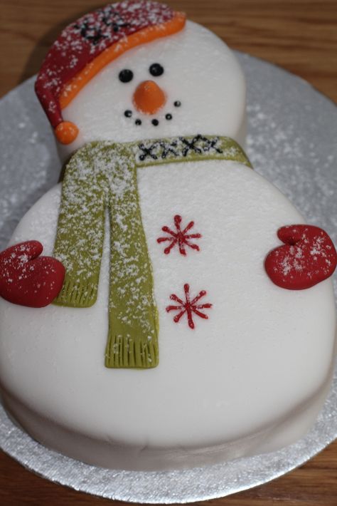 Will I eat or admire??? | Eat me or admire me..... | Flickr Tårta Design, Winter Torte, Snowman Cake, Christmas Cake Designs, Christmas Cake Decorations, Xmas Cake, Winter Cake, Christmas Sweets, Cupcake Cake