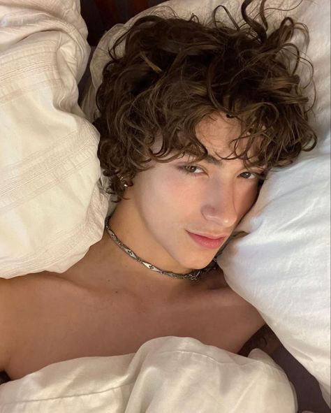 Daniel Millar, Male Haircuts Curly, Feminine Face, Instagram London, Model Face, Aesthetic Women, Persona 5, Long Curly Hair, Attractive People