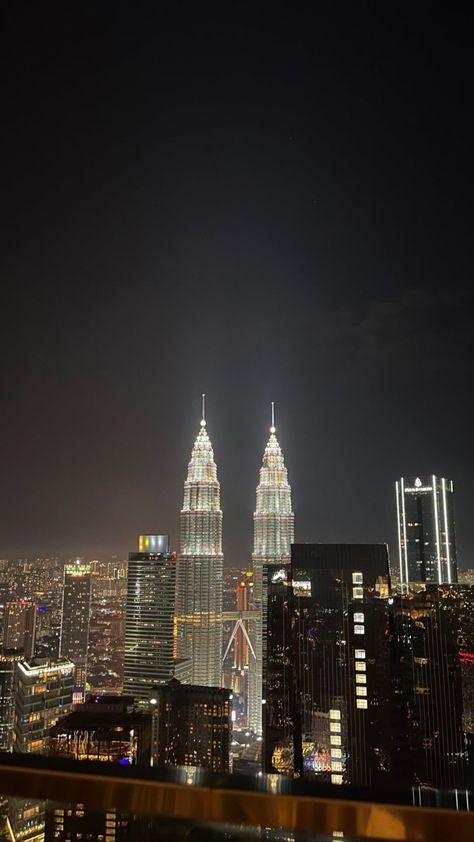 Kuala Lumpur City Night View, Klcc Aesthetic, Klcc Night View, Malaysia Background, Malaysian Aesthetic, Malaysia Aesthetic, Kl Malaysia, Grid Wallpaper, Kuala Lumpur City