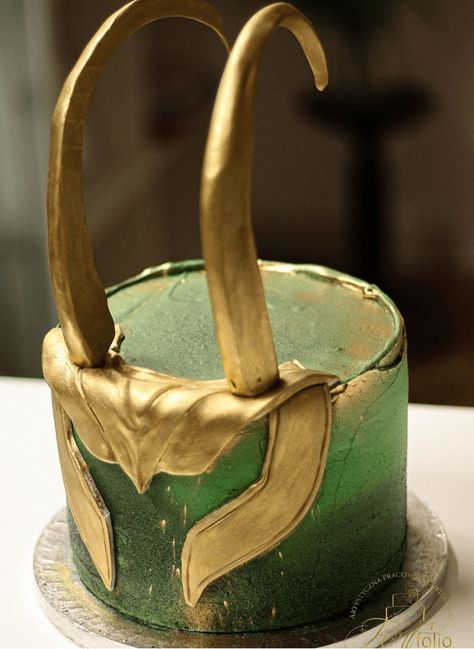 Imágenes de Loki Cake Design (Loki Birthday Cake Ideas) Loki Party Ideas, Marvel Birthday Cake Ideas, Loki Birthday Party, Marvel Desserts, Marvel Cake Design, Anime Birthday Cake Ideas, Avengers Cake Ideas, Marvel Cake Ideas, Loki Cake