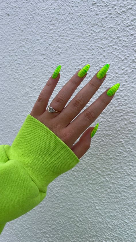 gel x nails, nail inspo, gel x gel, neon nails, summer nails, Neon Croc Nails, Gator Skin Nails, Summer Crocodile Nails, Crocodile Nails Tutorial, Alligator Print Nails, Neon Lime Nails, Neon Green Nail Designs, Neon Nails Green, Neon Green Nails Design