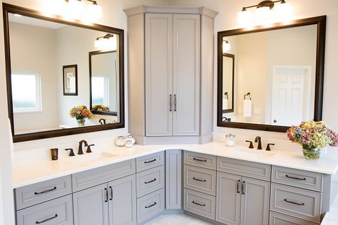 Master Bath with Large Vanity Tower Vanity Tower, Large Bathroom Design, Gallery Bathroom, Makeover Kamar Mandi, Corner Bathroom Vanity, Mold In Bathroom, Diy Bathroom Vanity, Large Bathroom, Large Vanity