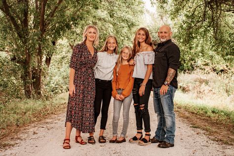 Outdoor Family Pictures, Family Photos Outdoor, Big Family Photos, Life Values, Family Of Five, Family Family, Family Photo Ideas, Family Outdoor, Big Family