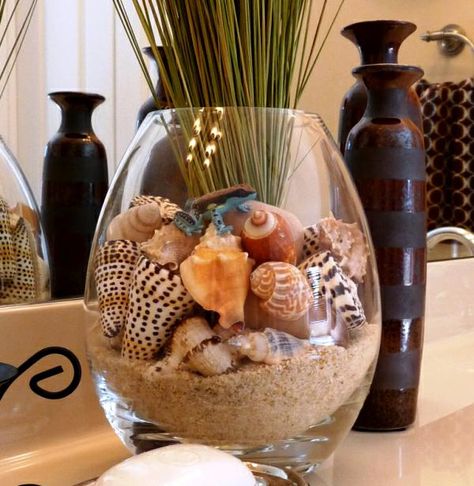 Art Coquillage, Shells And Sand, Dekor Diy, Beach Room, Decor Shabby Chic, Sea Shell Decor, Beachy Decor, Shell Decor, Beach Diy