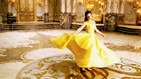 tumblr_oqdo6dELRP1qdoyv4o2_500.gif (500×281) Alex Watson, Lucy Watson, Emma Watson Belle, The Beast Movie, Princesa Tiana, Beauty And The Beast Movie, Film Disney, Emma Thompson, Princesa Disney