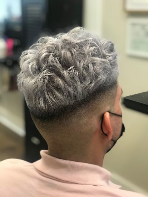 #silverhaircolor #curlyhairstyles #curly #menshairstyles #mens #fadehaircut #fade #fadeshortmenshairstyles #hair #hairstyles #haircut #silverhairlookthatilike #curls Silver Curly Hair Men, Frosted Tips On Curly Hair Men, Frosted Curly Hair, Silver Curly Hair, Silver Grey Hair Color Men, Men’s Platinum Highlights, Grey Hair Boy, Medium Long Hairstyle, 3b Curly Hair