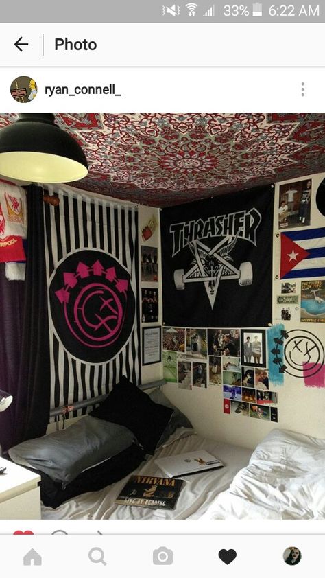 pop punk room Punk Room Ideas, Punk Bedroom Ideas, Punk Rock Bedroom, Sala Grunge, Emo Bedroom, Punk Bedroom, Rock Bedroom, Grunge Room Ideas, Emo Room