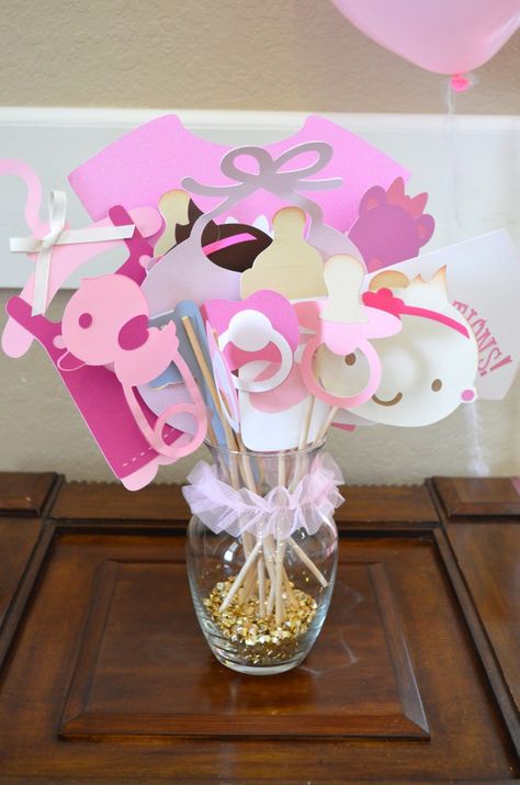 Best baby shower photo booth props, click for more DIY baby shower ideas!  Pink and gold baby shower theme. Baby Shower Props Diy, Pink And Gold Centerpieces, Marcos Para Baby Shower, Baby Shower Props, Baby Shower Photo Booth Props, Baby Shower Party Gifts, Baby Shower Photo Booth, Gold Centerpieces, Trendy Baby Shower Ideas