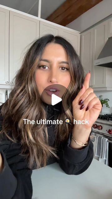 230K views · 2.9K likes | Ashley Grace on Instagram: "Egg cooking hack in 35 seconds! WHY DID IT TAKE ME 35 YEARS TO LEARN THIS!?????   P.s the egg did NOT lose all of its nutrients 🙄 #eggs #egghack #cookingeggs #overmedium" Dunk And Egg, Travel Lunches, Kitchen Hacks Food, Egg Hacks, Egg Snacks, Dippy Eggs, Runny Eggs, Egg Wrap, Breakfast Specials