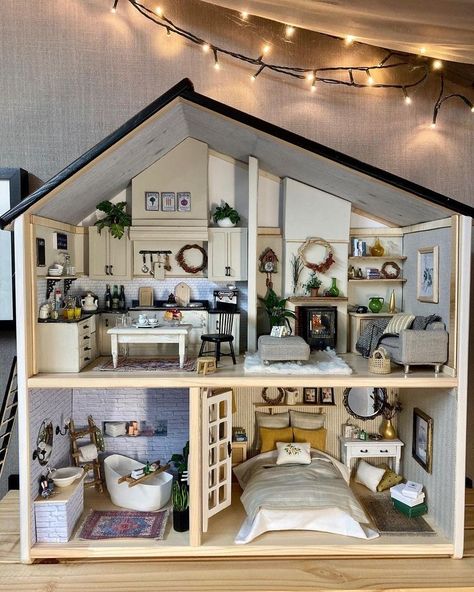 Modern Dolls House Interiors, Ikea Dolls House, Mini Doll House Diy, Wooden Barbie House, Ikea Flisat Dollhouse, Dollhouse Painting, Doll House Diy, Maileg Doll House, Dollhouse Furniture Tutorials