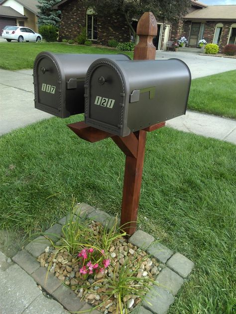 Kristen Getting Crafty!: Double Mailbox Post Makeover Double Mailbox Post Ideas Diy, Double Mailbox Ideas, Double Mailbox Post Ideas, Double Mailbox, Double Mailbox Post, Unique Mailbox, Rustic Mailboxes, Mailbox Makeover, Diy Wood Plans