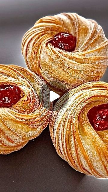 Sweet Croissants, Brioche Chocolate, Croissant Aesthetic, Cinnamon Babka, Babka Bread, Croissant Roll, محمد علي, Mini Croissants, Croissant Recipe